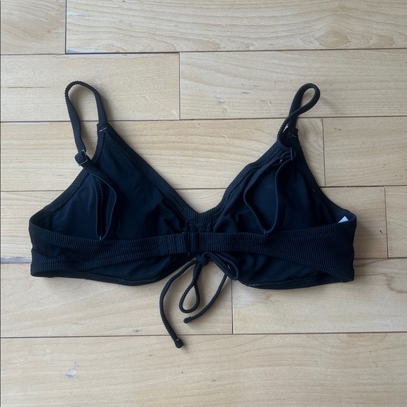 NWOT Aerie V Ruched Ribbed Scoop Bikini Top in True Black - Picture 2 of 6